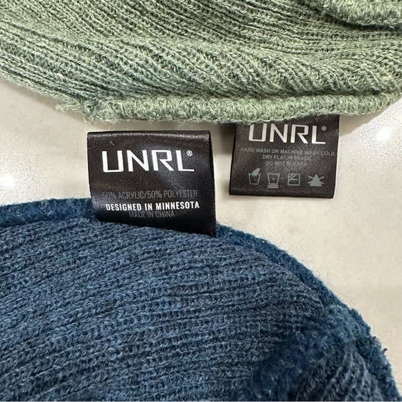 Bundle of 2 UNRL Beanies - Picture 3 of 3